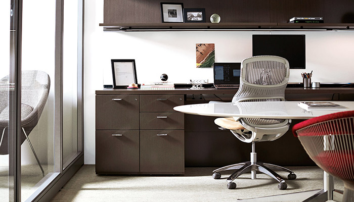 Reff Profiles™ with Florence Knoll Table Desk